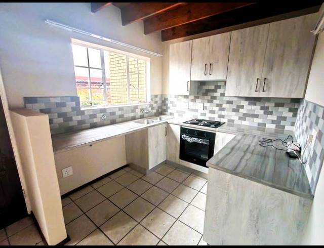 2 BEDROOM TOWNHOUSE FOR SALE IN CELTISDAL